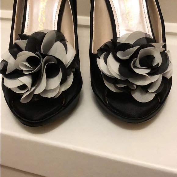 Caparros Heels - Picture 2 of 12